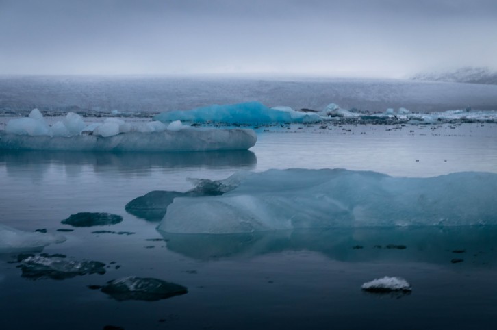 Jökulsárlón: Finding Icebergs on the Beach in Iceland - RunawayBrit